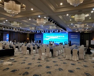 郑州舞美灯光会议活动服务 木结构会务、喷绘桁架舞台搭建一体化方案